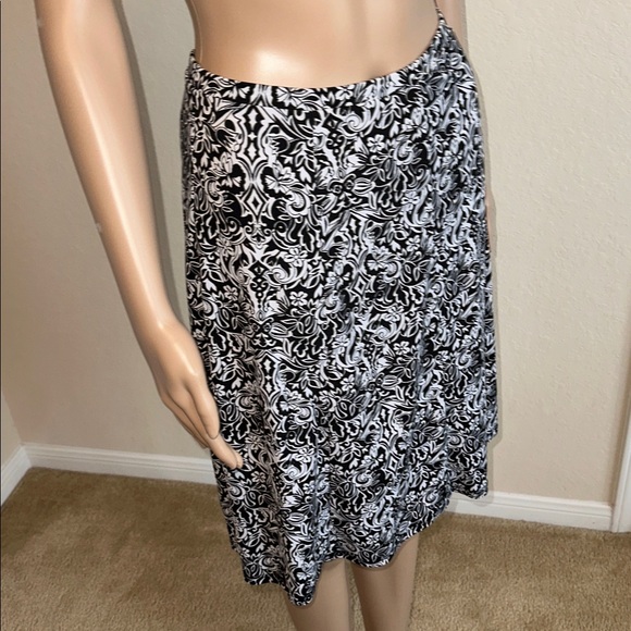 Axcess Black and White Patterned Midi Skirt - Picture 2 of 9